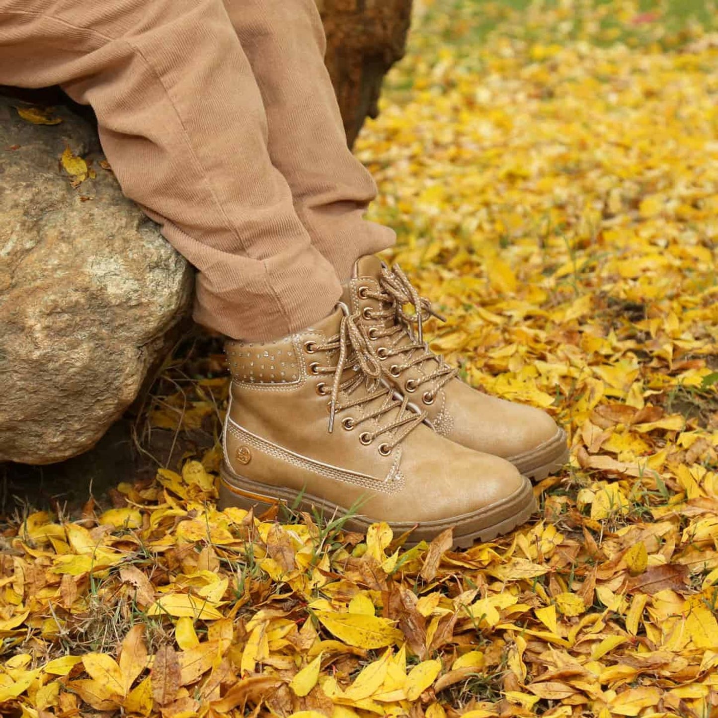 Glänzende Stiefeletten