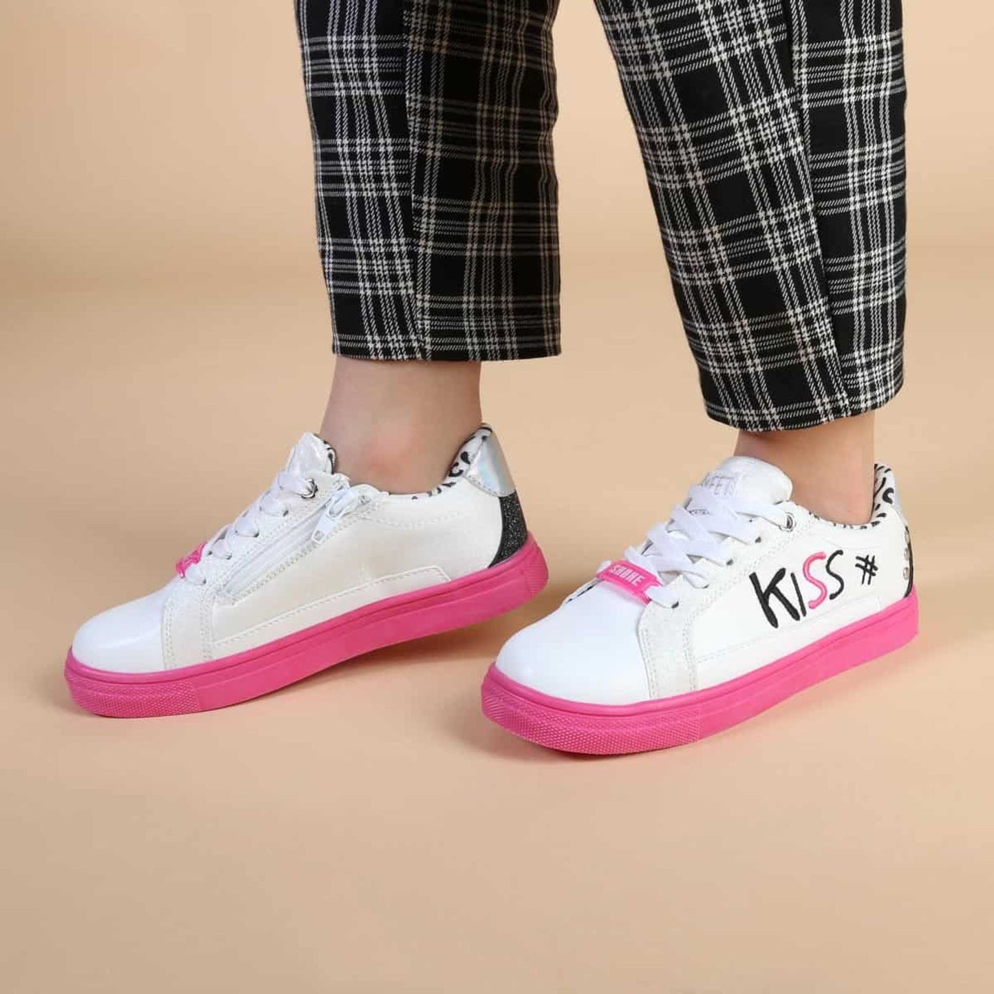 Glänzende Turnschuhe